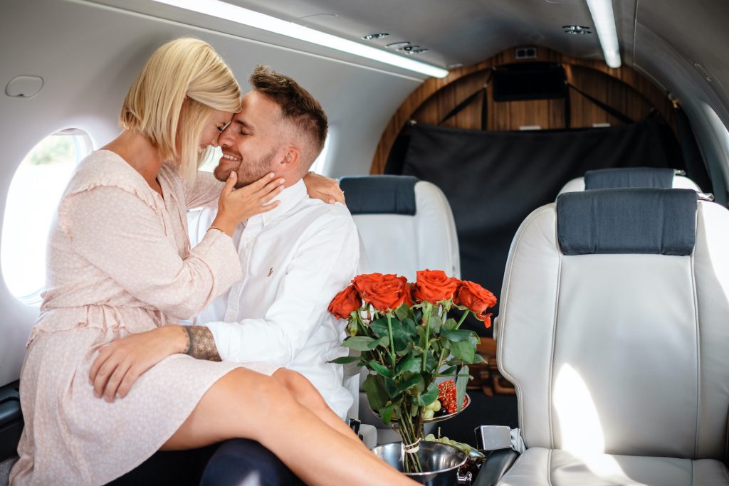 tourameo-trip-planner-special-event-couple-in-private-plane