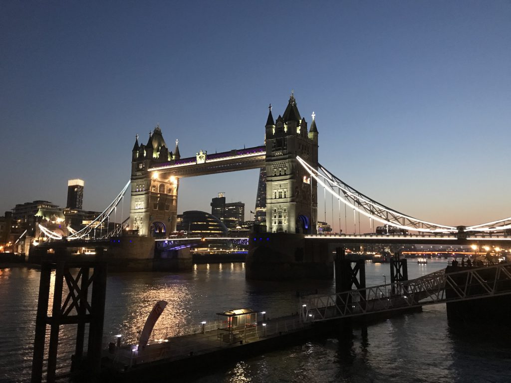 tourameo-trip-planning-minimoon-europe-london-bridge