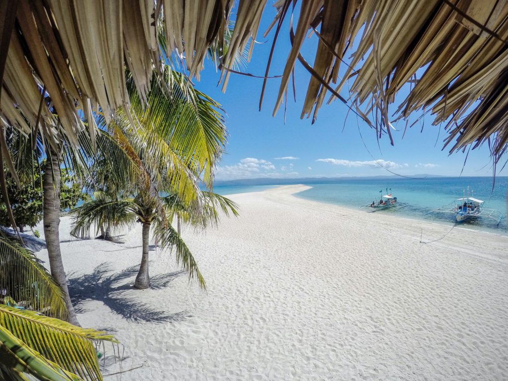 tourameo-trip-planner-destination-philippines-white-sandy-beach